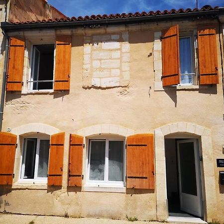Maison De Ville Pres Du Port Bourg-sur-Gironde ภายนอก รูปภาพ