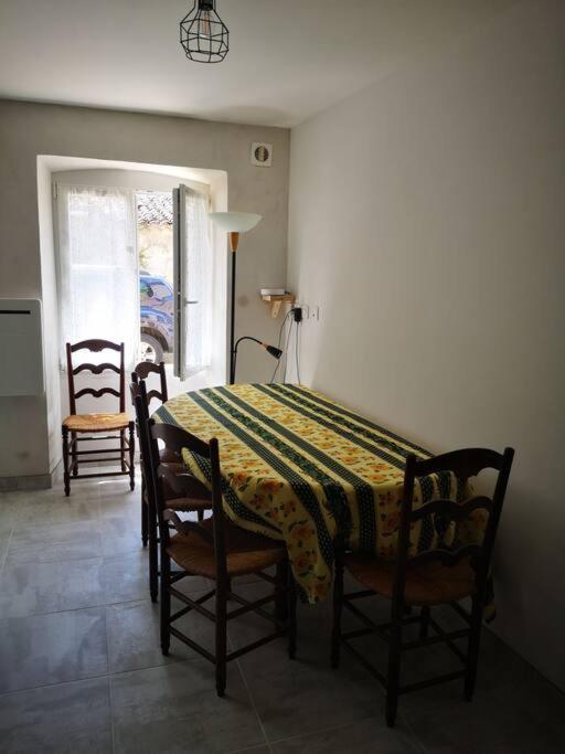 Maison De Ville Pres Du Port Bourg-sur-Gironde ภายนอก รูปภาพ