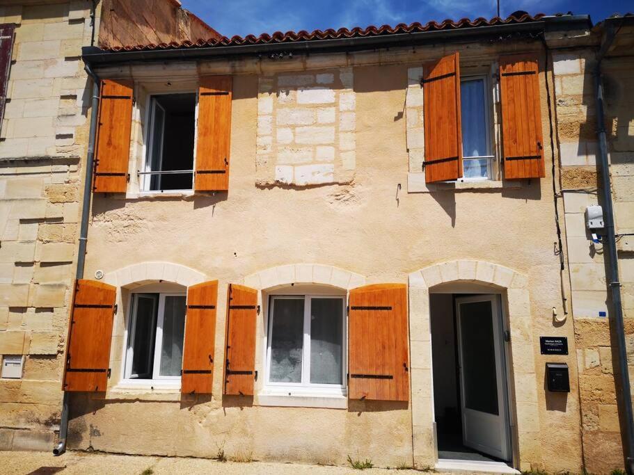 Maison De Ville Pres Du Port Bourg-sur-Gironde ภายนอก รูปภาพ